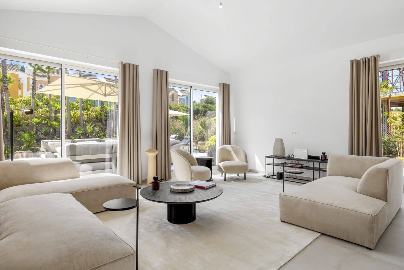 4 bedroom Villa for sale in Casares with pool garage - € 1,750,000 (Ref: 9100821)