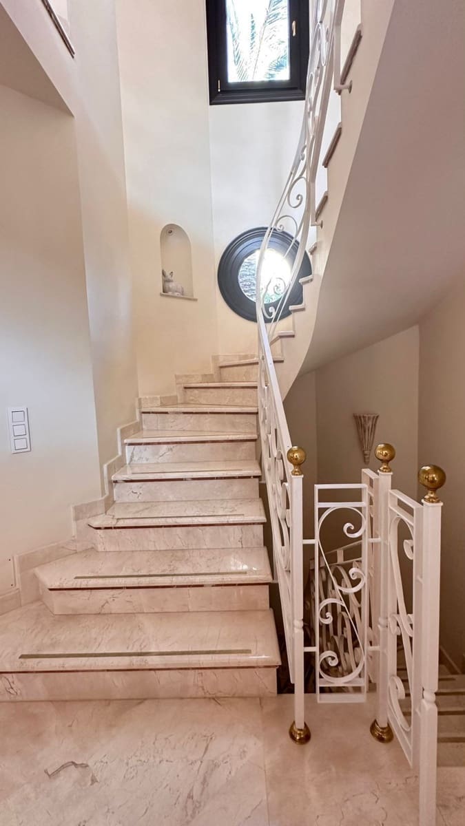 6 bedroom Villa for sale in Marbella with pool garage - € 4,900,000 (Ref: 9100822)