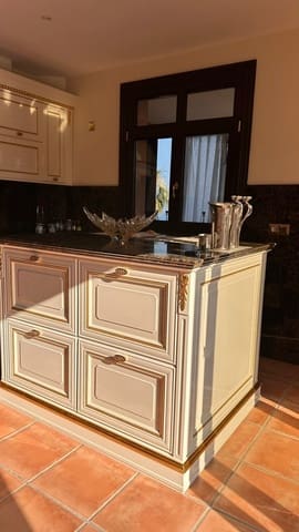 6 Zimmer Villa zu verkaufen in Marbella mit Pool Garage - 4.900.000 € (Ref: 9100822)
