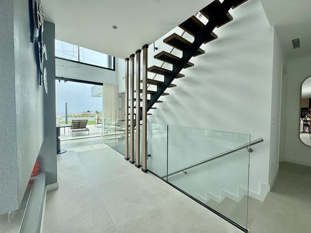 6 slaapkamer Villa te koop in Cancelada, Estepona met zwembad garage - € 2.980.000 (Ref: 9100823)