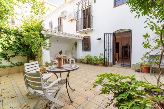 4 soveværelse Semi-Rækkehus til salg i Fuengirola med swimmingpool garage - € 699.000 (Ref: 9108809)