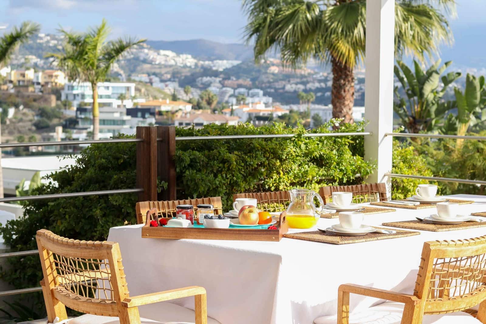 4 bedroom Villa for sale in Benahavis with pool garage - € 1,975,000 (Ref: 9128362)