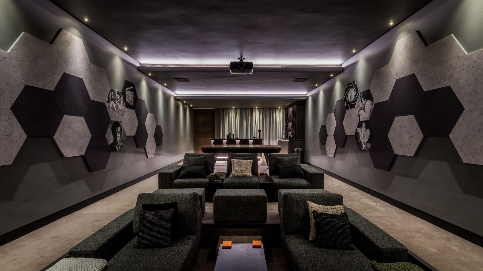 5 bedroom Villa for sale in Benahavis with pool garage - € 6,250,000 (Ref: 9137235)