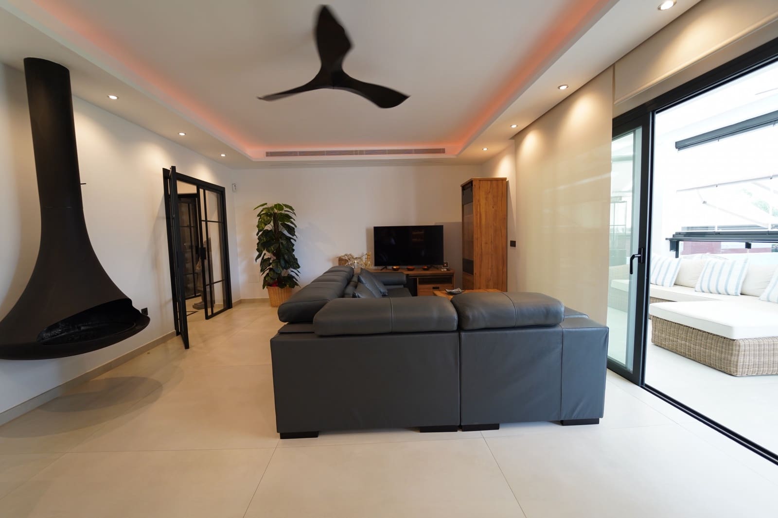 3 bedroom Villa for sale in Mijas Costa with pool garage - € 1,485,000 (Ref: 9141673)