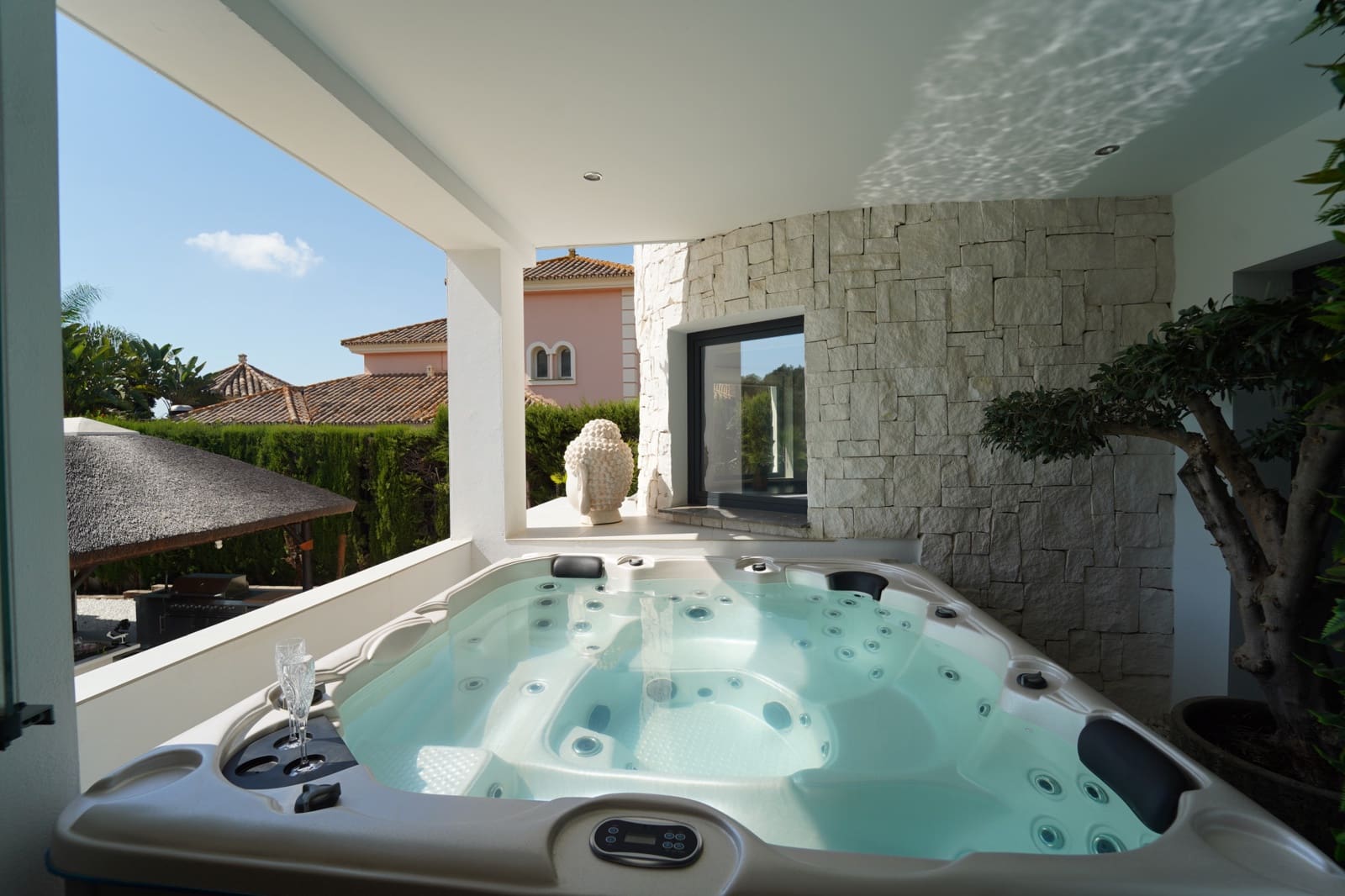 3 bedroom Villa for sale in Mijas Costa with pool garage - € 1,485,000 (Ref: 9141673)