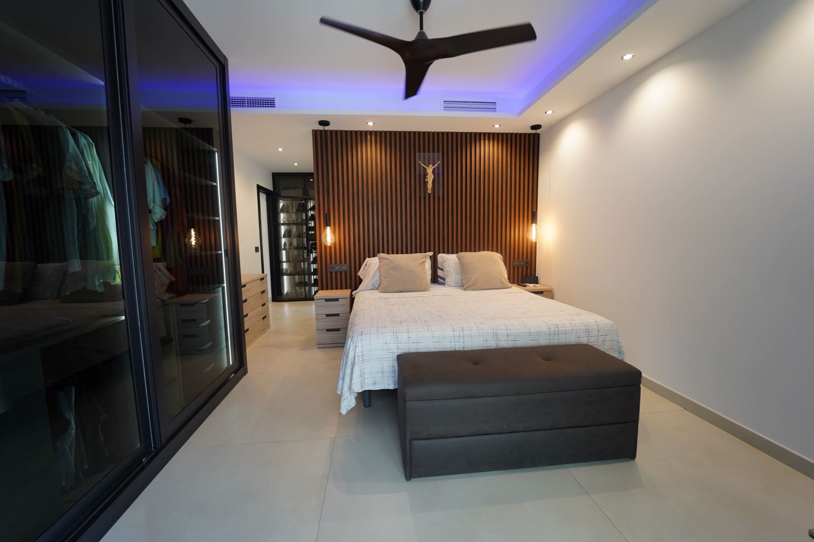 3 bedroom Villa for sale in Mijas Costa with pool garage - € 1,485,000 (Ref: 9141673)