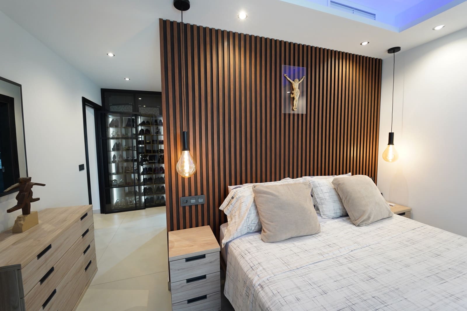 3 bedroom Villa for sale in Mijas Costa with pool garage - € 1,485,000 (Ref: 9141673)