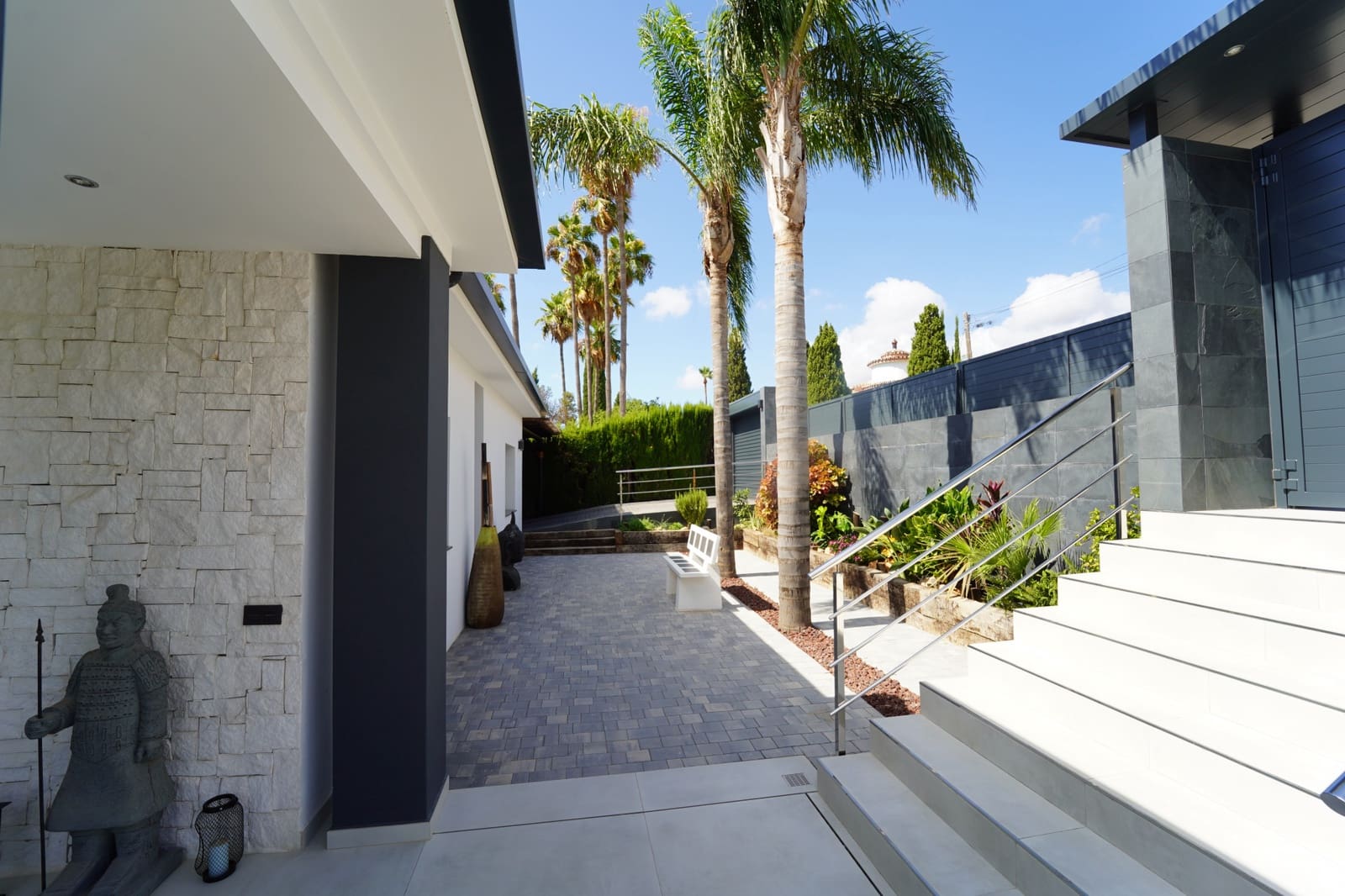 3 bedroom Villa for sale in Mijas Costa with pool garage - € 1,485,000 (Ref: 9141673)