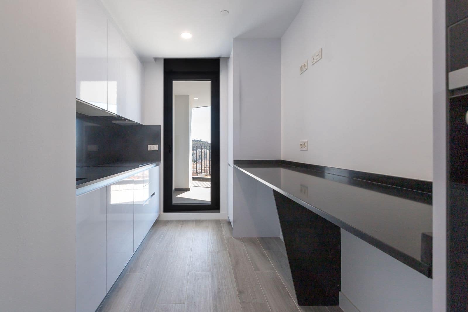 2 soveværelse Lejlighed til salg i Malaga by med swimmingpool - € 795.000 (Ref: 9145615)