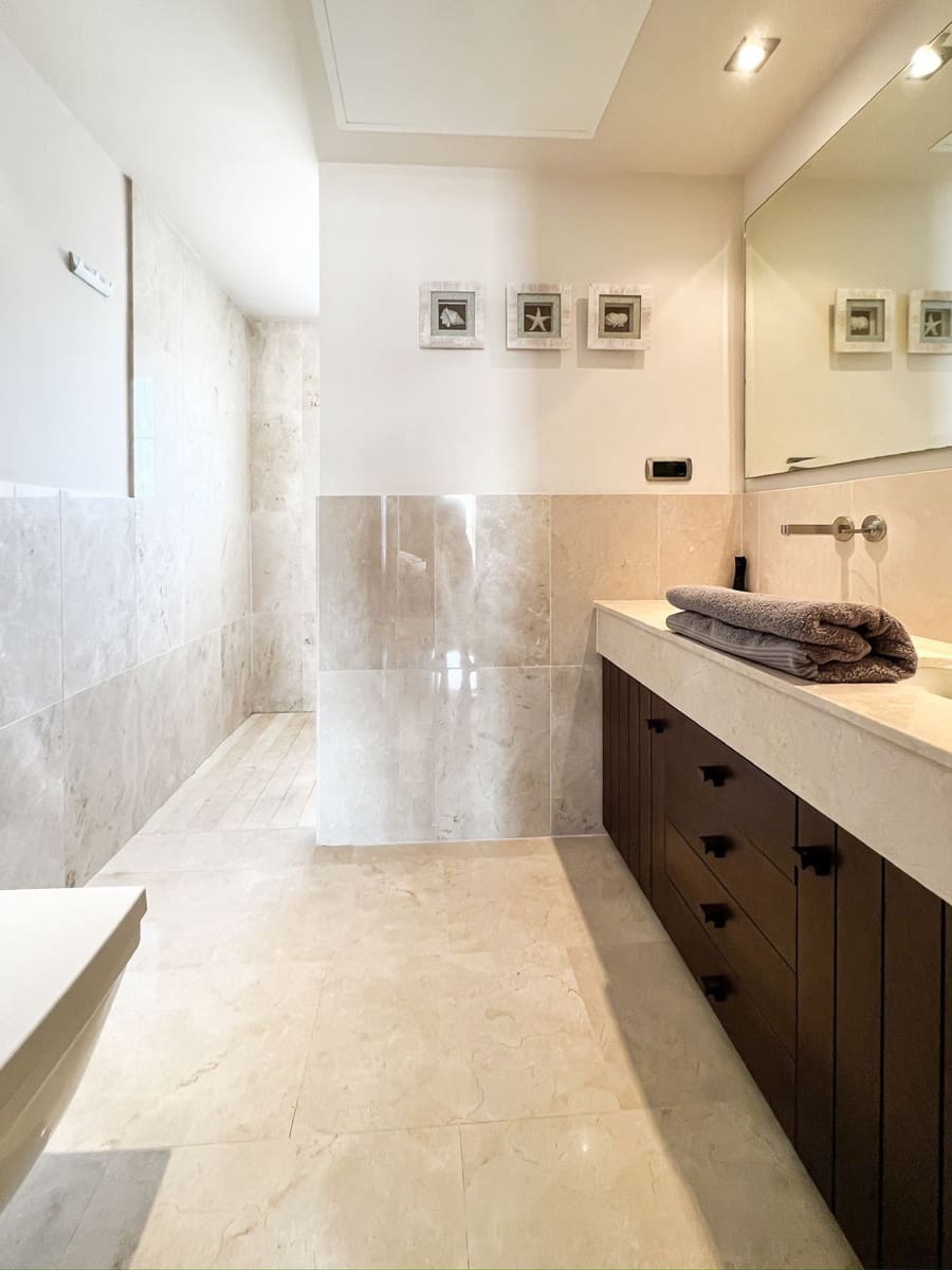 4 bedroom Villa for sale in Mijas Costa with pool garage - € 1,600,000 (Ref: 9145616)