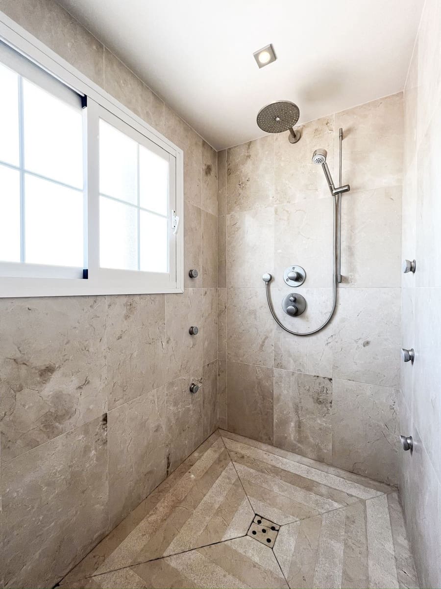 4 bedroom Villa for sale in Mijas Costa with pool garage - € 1,600,000 (Ref: 9145616)