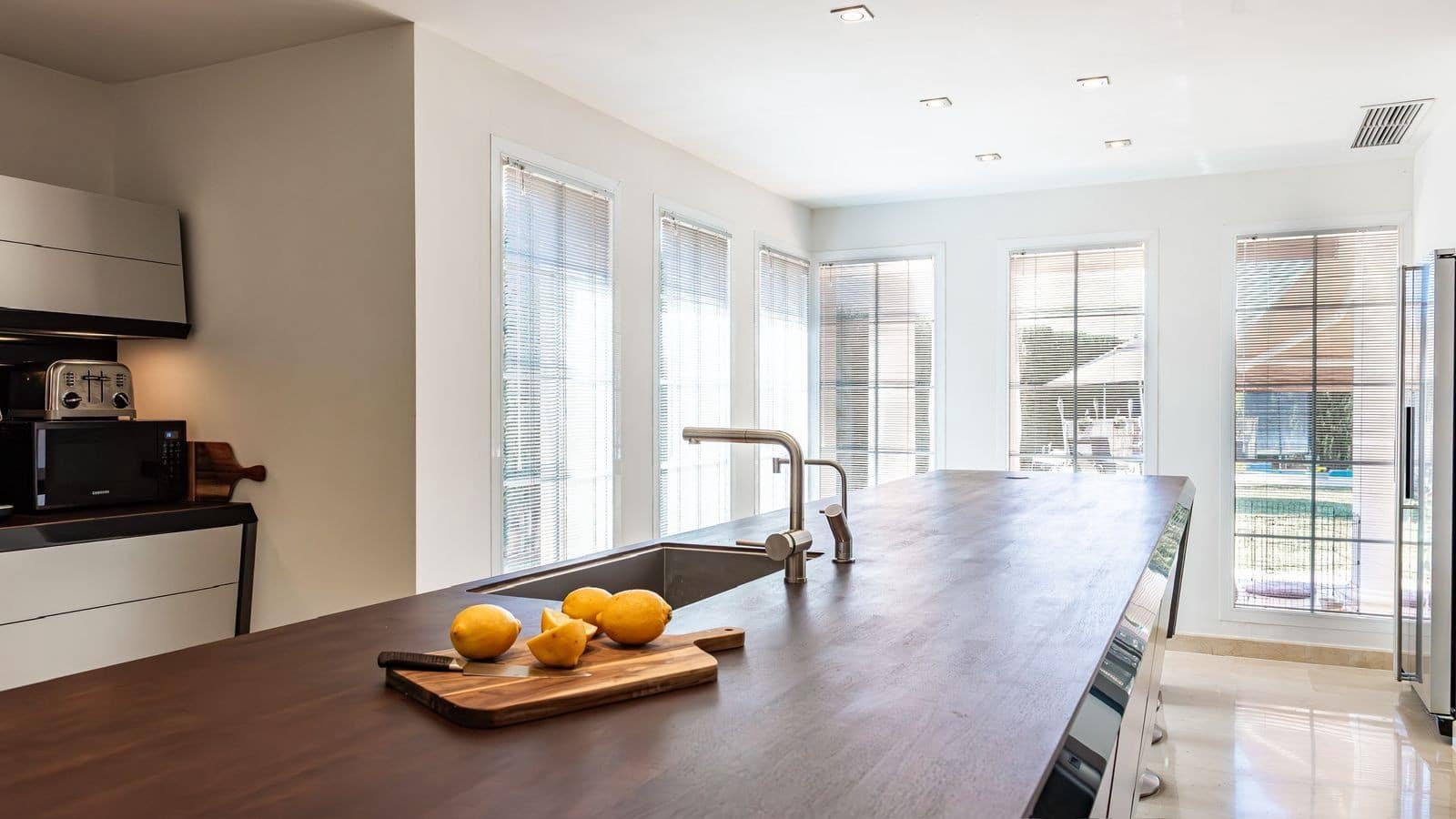 4 bedroom Villa for sale in Mijas Costa with pool garage - € 1,600,000 (Ref: 9145616)