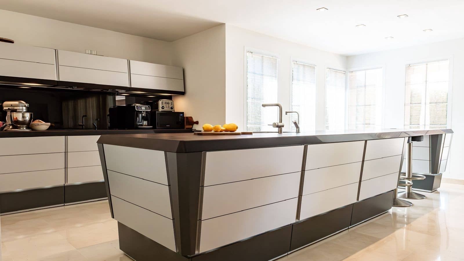 4 bedroom Villa for sale in Mijas Costa with pool garage - € 1,600,000 (Ref: 9145616)