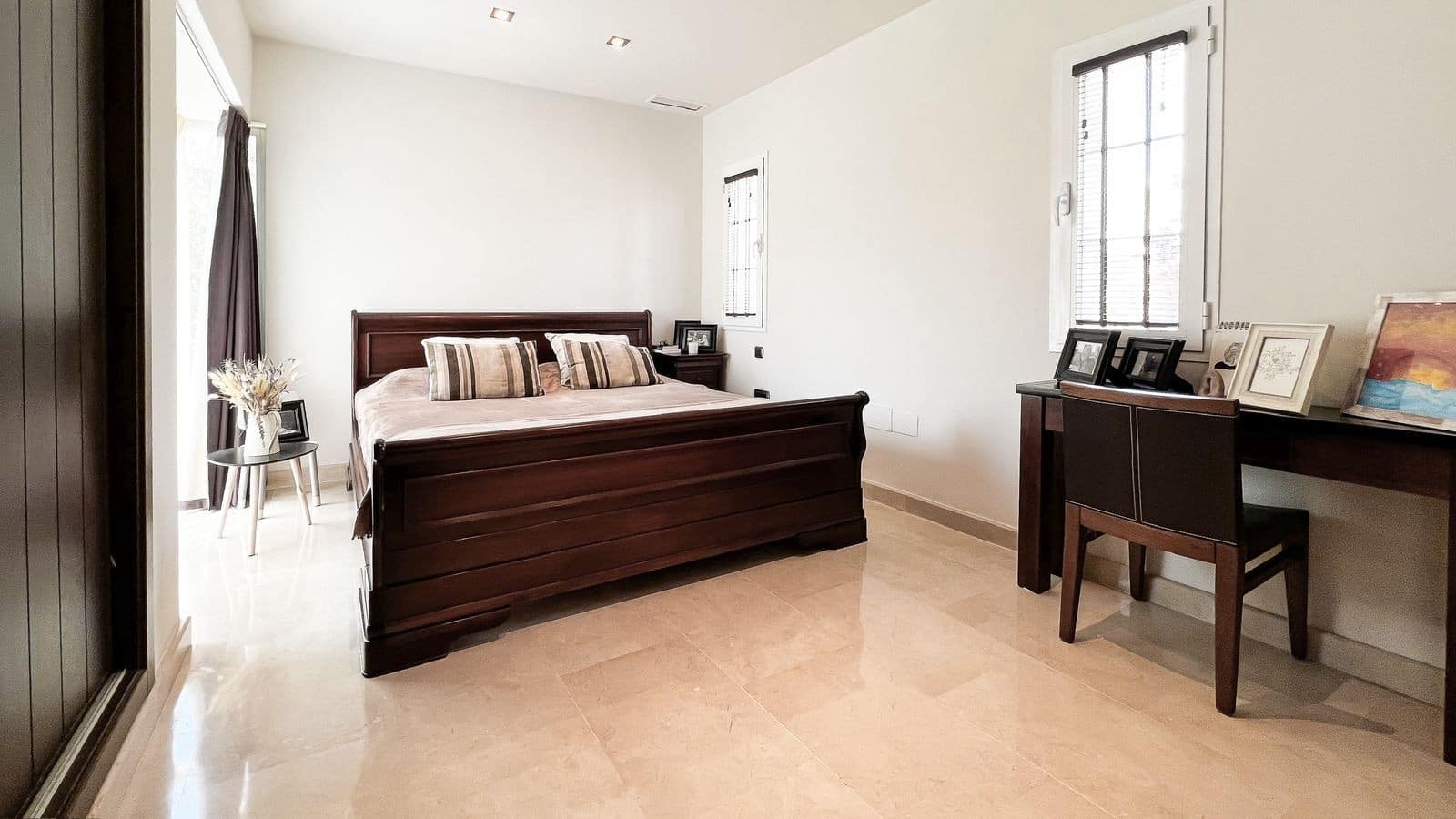 4 bedroom Villa for sale in Mijas Costa with pool garage - € 1,600,000 (Ref: 9145616)