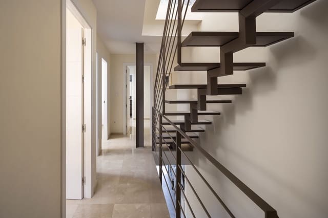 4 soveværelse Byhus til salg i El Palo, Málaga by - € 1.050.000 (Ref: 9145617)