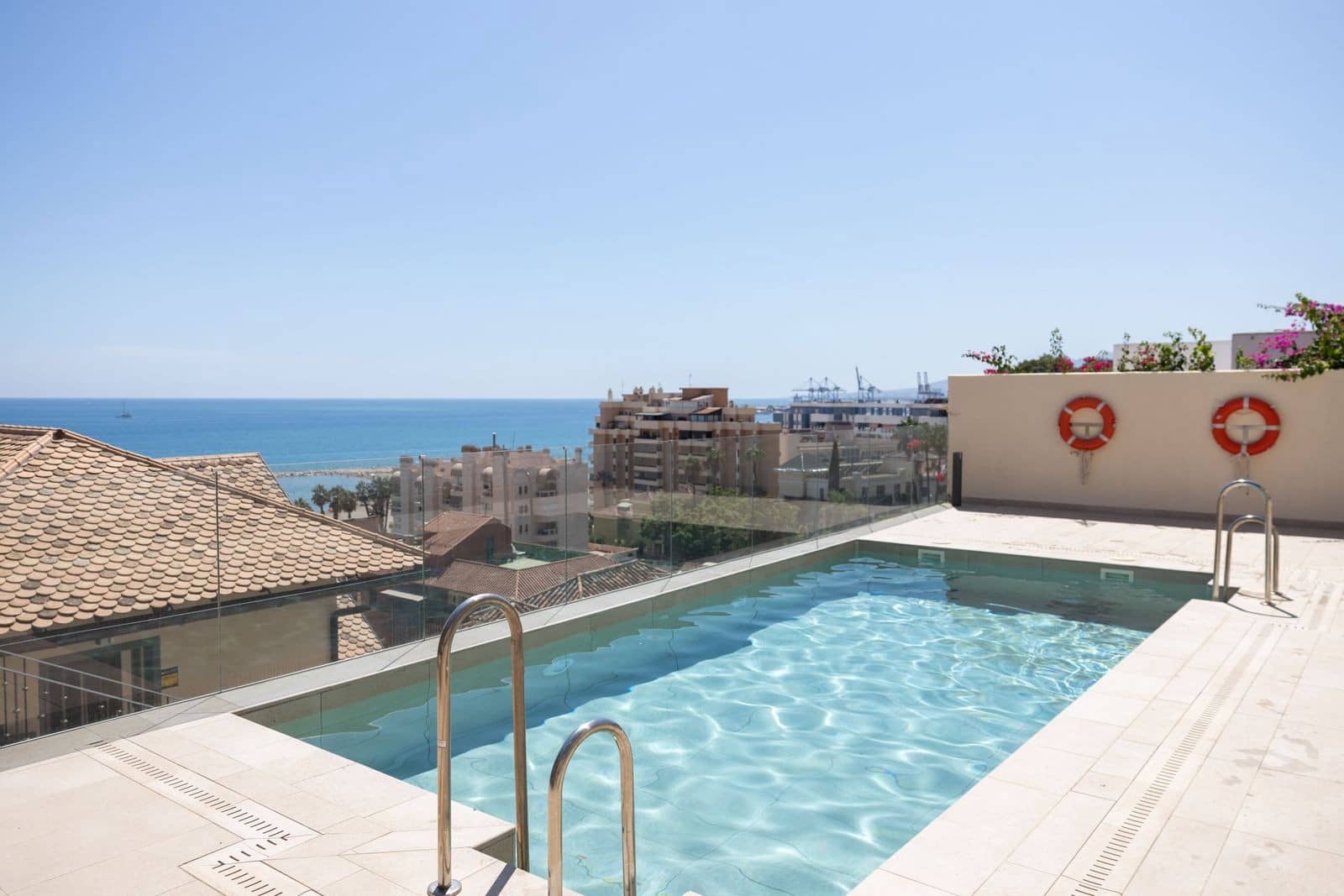 2 soverom Penthouse til salgs i Malaga by med svømmebasseng garasje - € 1 590 000 (Ref: 9147276)