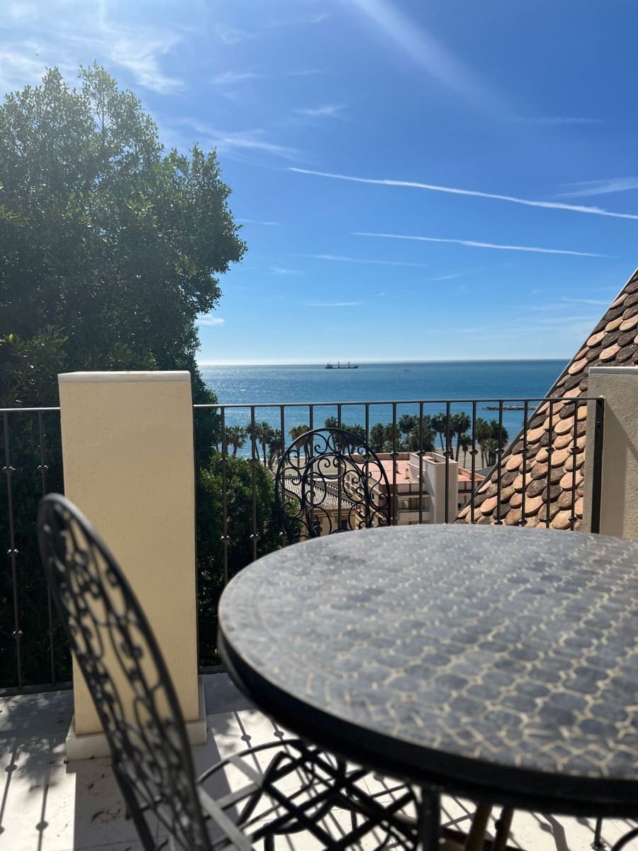 2 soverom Penthouse til salgs i Malaga by med svømmebasseng garasje - € 1 590 000 (Ref: 9147276)