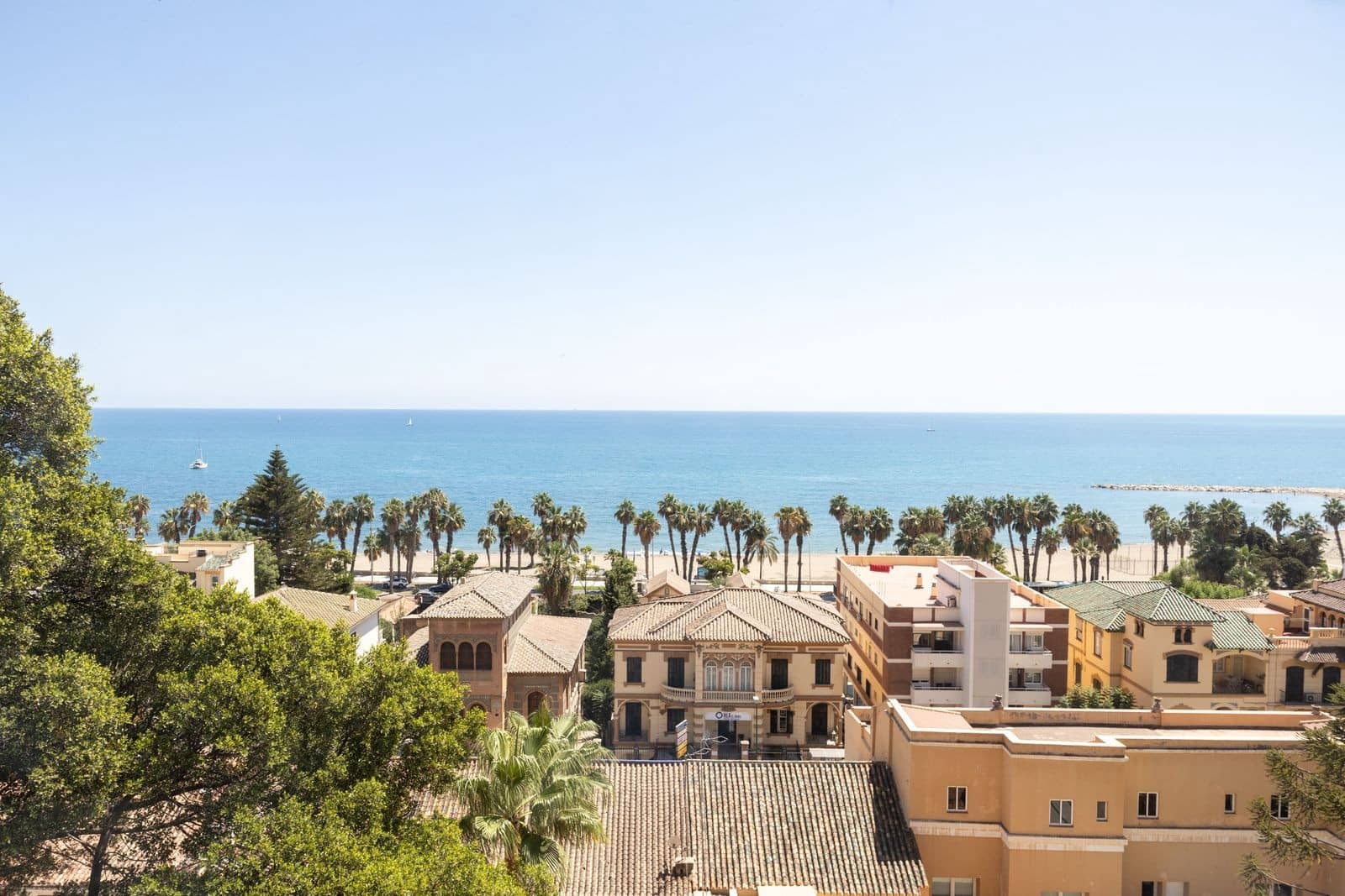 2 soverom Penthouse til salgs i Malaga by med svømmebasseng garasje - € 1 590 000 (Ref: 9147276)
