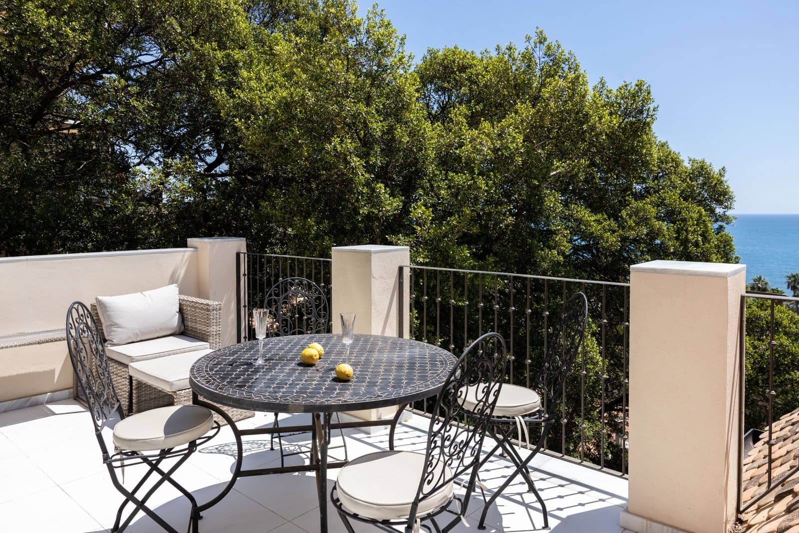 2 soverom Penthouse til salgs i Malaga by med svømmebasseng garasje - € 1 590 000 (Ref: 9147276)