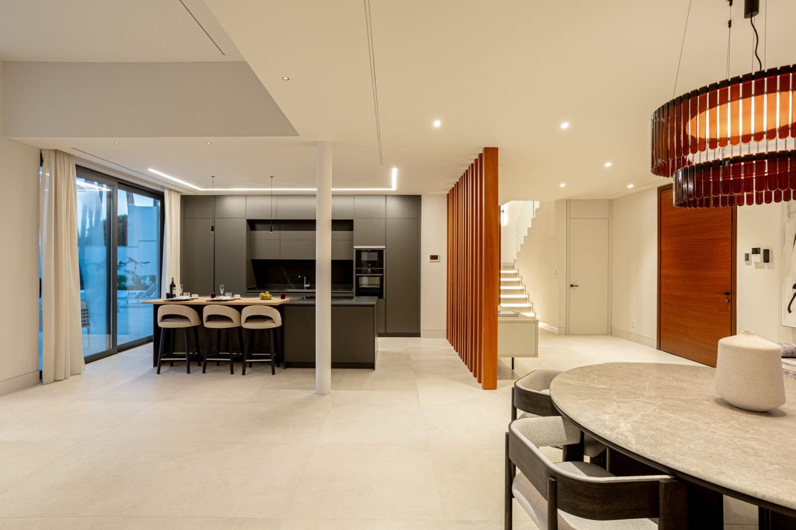 4 bedroom Villa for sale in Estepona - € 3,850,000 (Ref: 9159545)