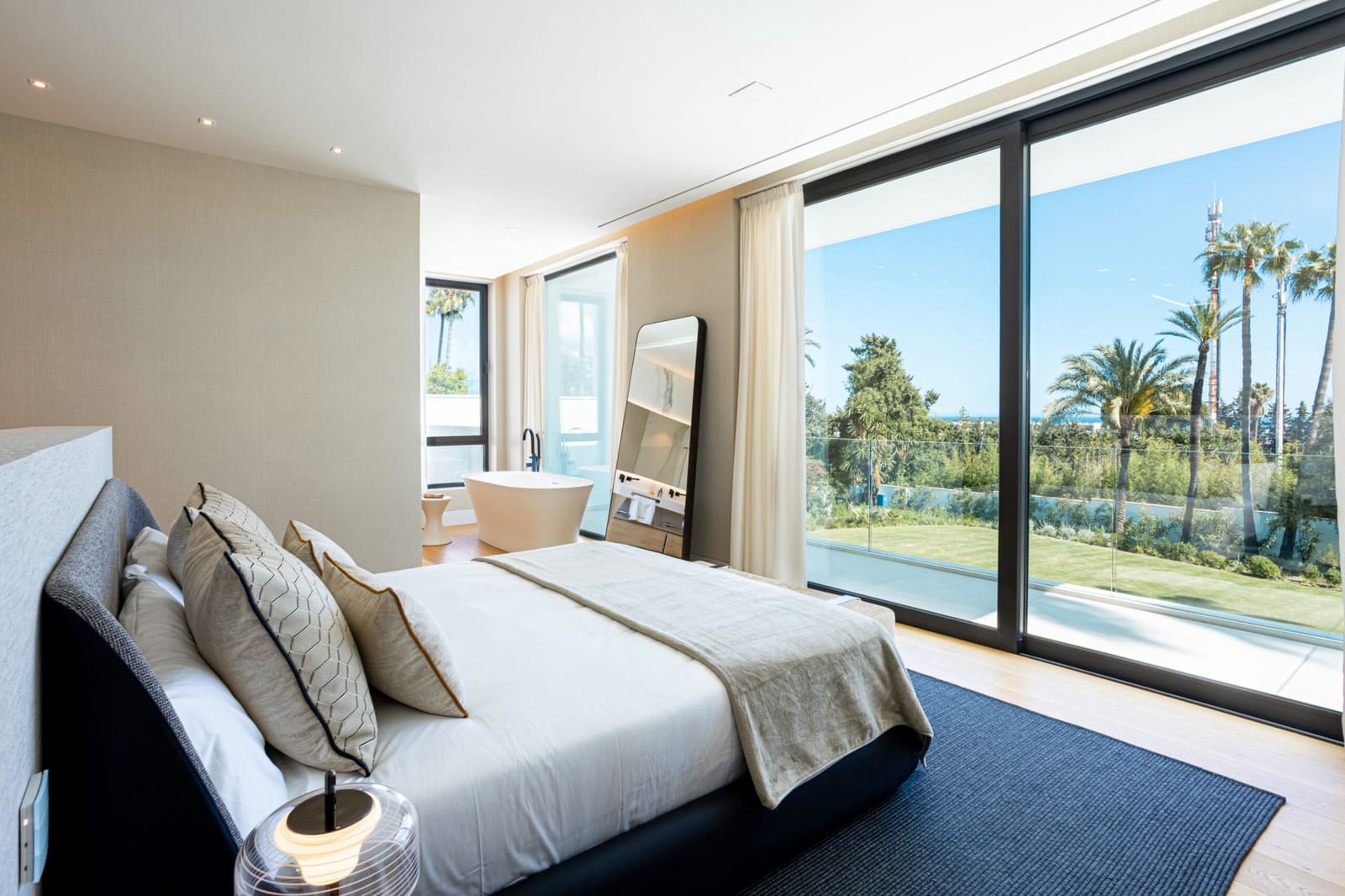4 bedroom Villa for sale in Estepona - € 3,850,000 (Ref: 9159545)