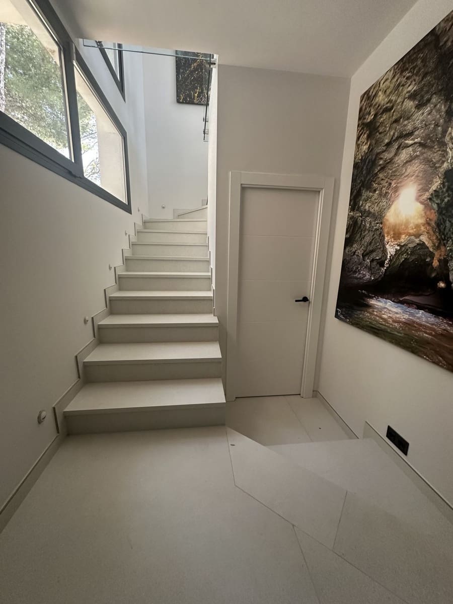 4 bedroom Villa for sale in Marbella with pool garage - € 2,390,000 (Ref: 9159553)