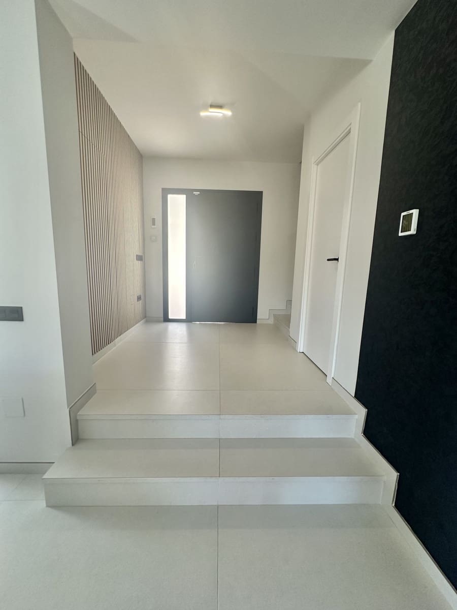 4 bedroom Villa for sale in Marbella with pool garage - € 2,390,000 (Ref: 9159553)