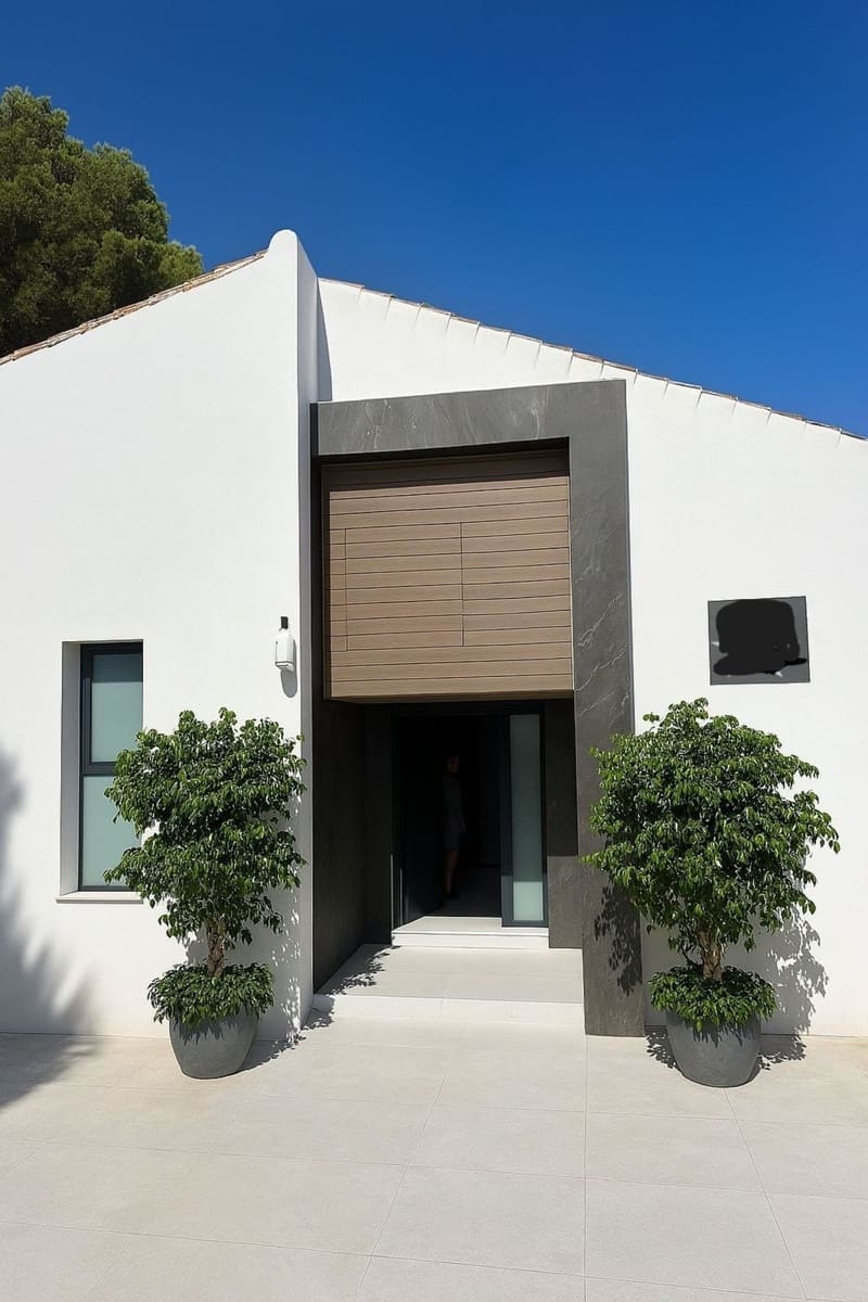 4 bedroom Villa for sale in Marbella with pool garage - € 2,390,000 (Ref: 9159553)