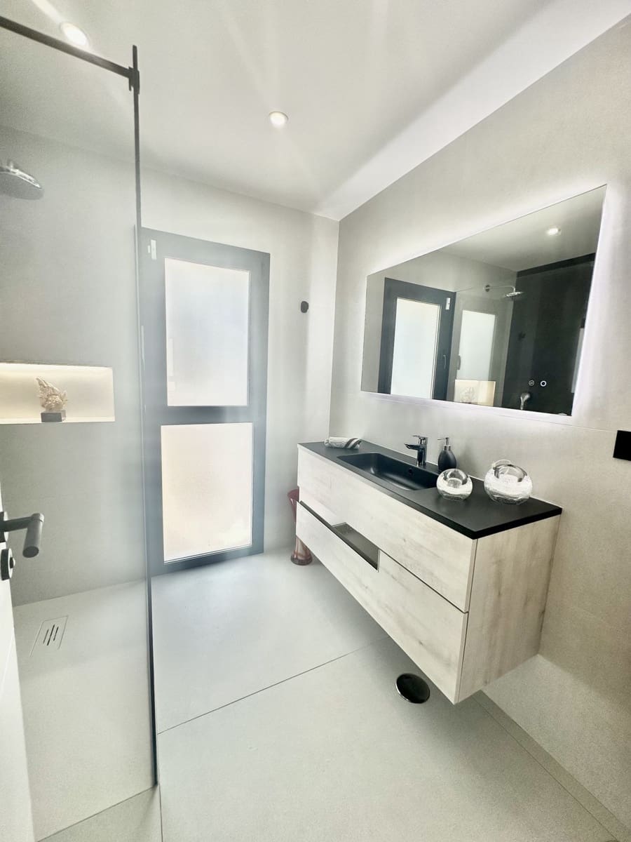 4 bedroom Villa for sale in Marbella with pool garage - € 2,390,000 (Ref: 9159553)