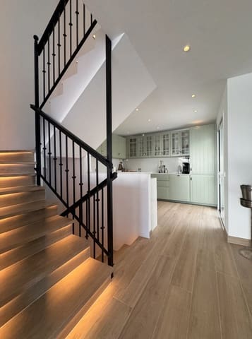 4 makuuhuone Omakotitalo myytävänä paikassa San Pedro de Alcantara, Marbella mukana 
autotalli - 1 195 000 € (Ref: 9159557)