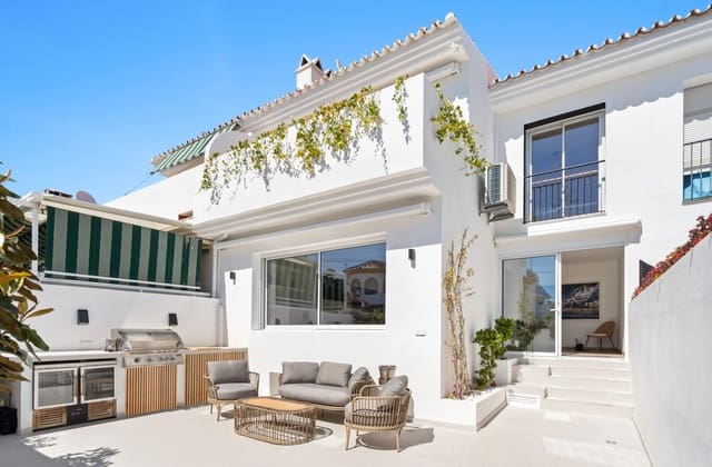 4 makuuhuone Omakotitalo myytävänä paikassa San Pedro de Alcantara, Marbella mukana 
autotalli - 1 195 000 € (Ref: 9159557)