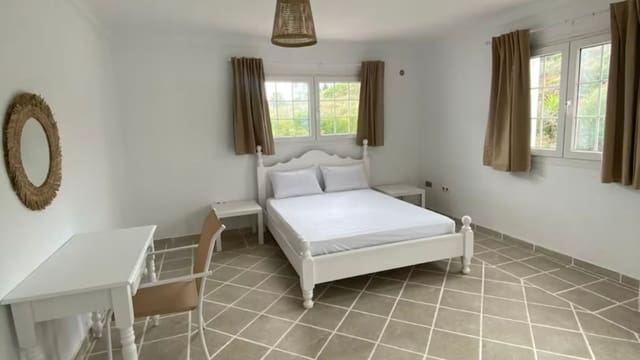 5 soveværelse Villa til salg i La Alcaidesa med swimmingpool garage - € 1.895.000 (Ref: 9174589)