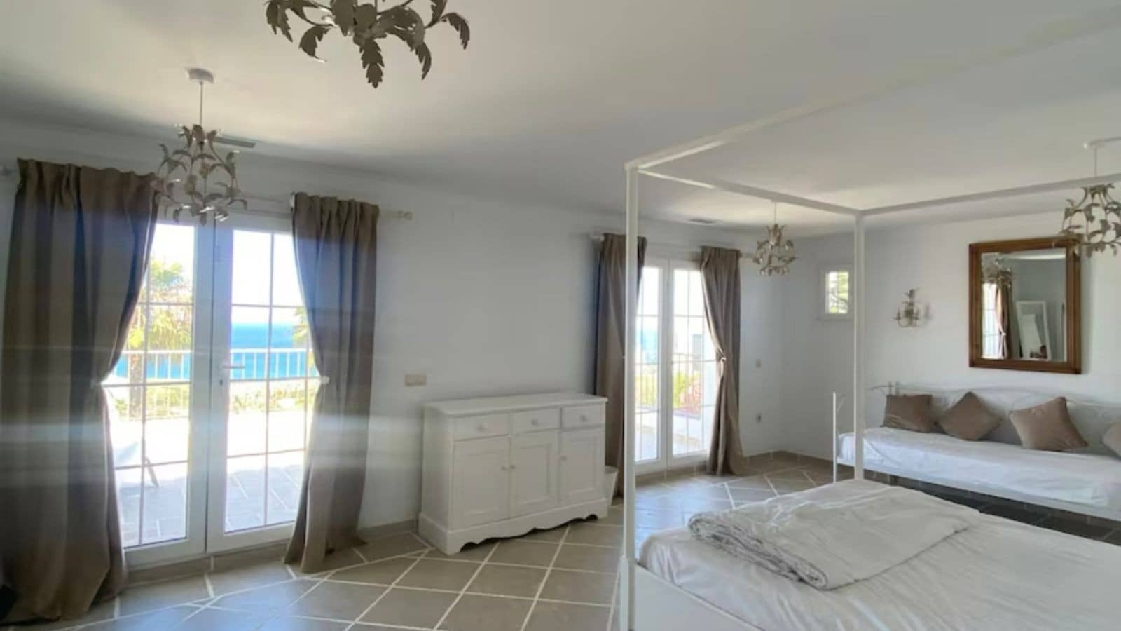 5 soveværelse Villa til salg i La Alcaidesa med swimmingpool garage - € 1.895.000 (Ref: 9174589)