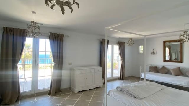 5 soveværelse Villa til salg i La Alcaidesa med swimmingpool garage - € 1.895.000 (Ref: 9174589)