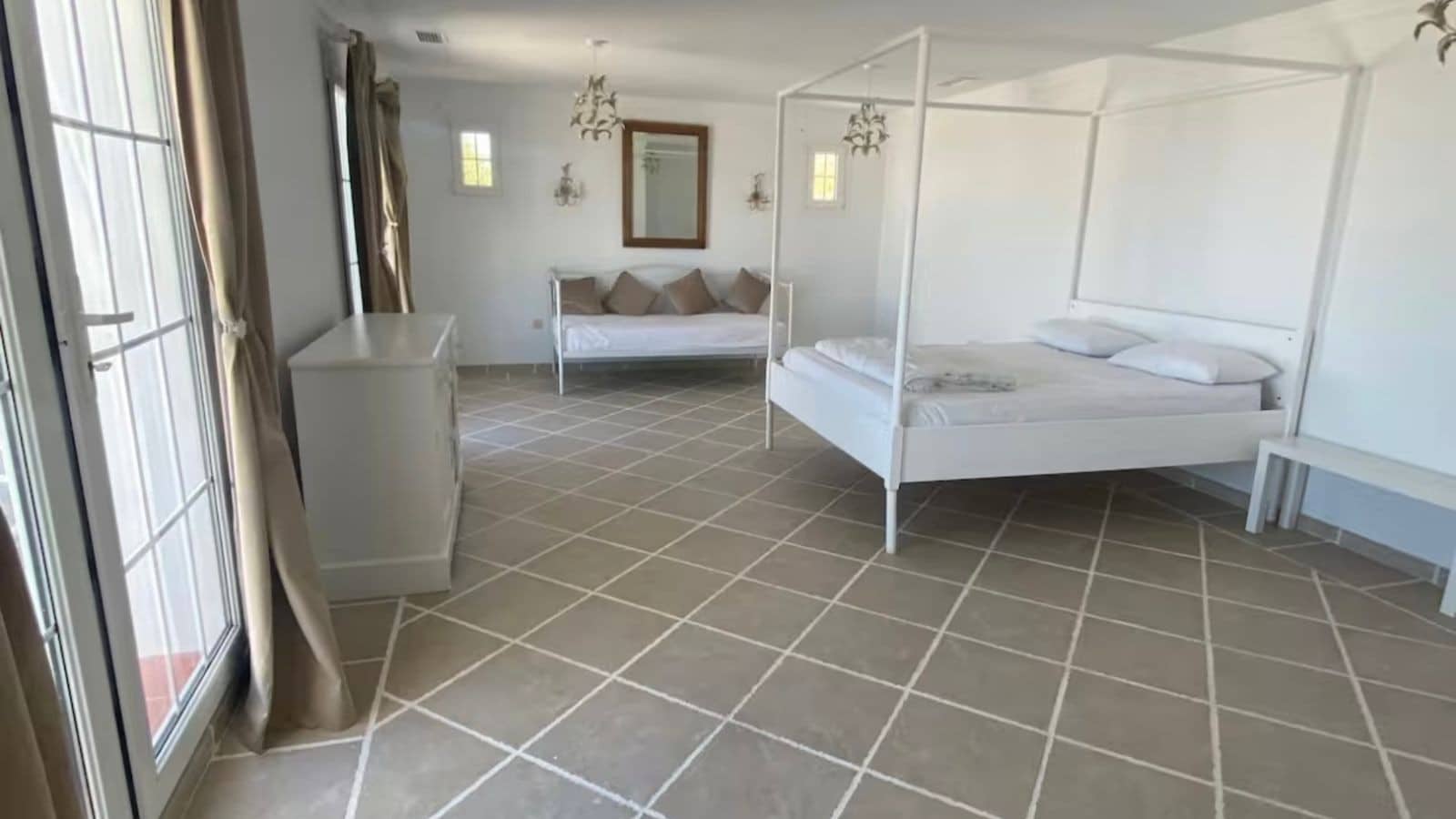 5 soveværelse Villa til salg i La Alcaidesa med swimmingpool garage - € 1.895.000 (Ref: 9174589)