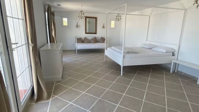 5 soveværelse Villa til salg i La Alcaidesa med swimmingpool garage - € 1.895.000 (Ref: 9174589)