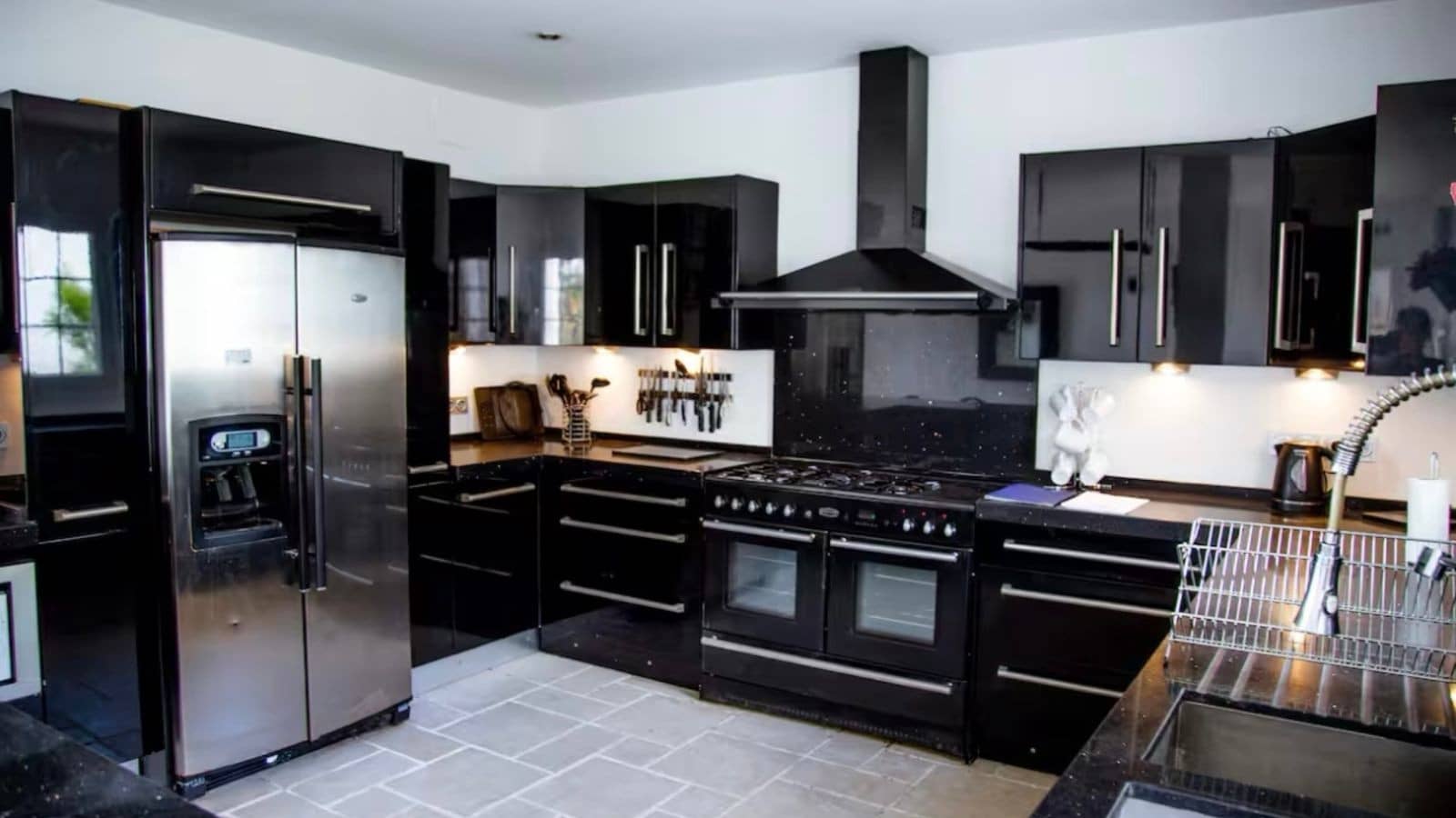 5 soveværelse Villa til salg i La Alcaidesa med swimmingpool garage - € 1.895.000 (Ref: 9174589)