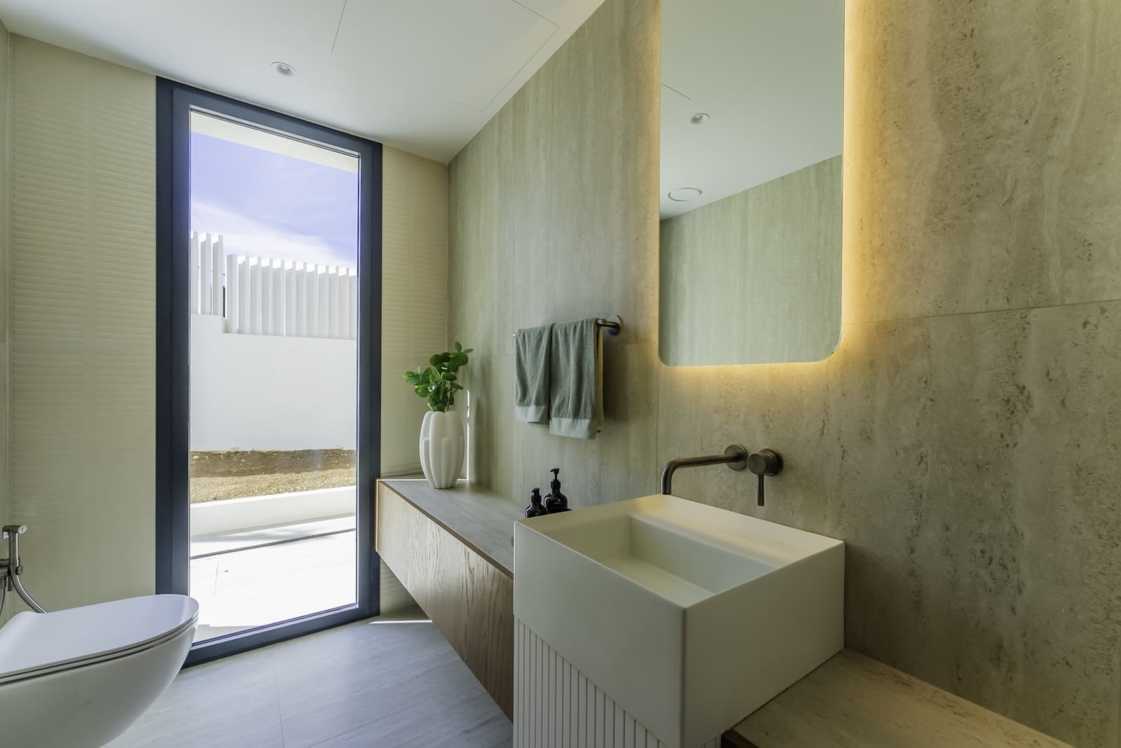 6 bedroom Villa for sale in Marbella with pool garage - € 3,975,000 (Ref: 9177732)