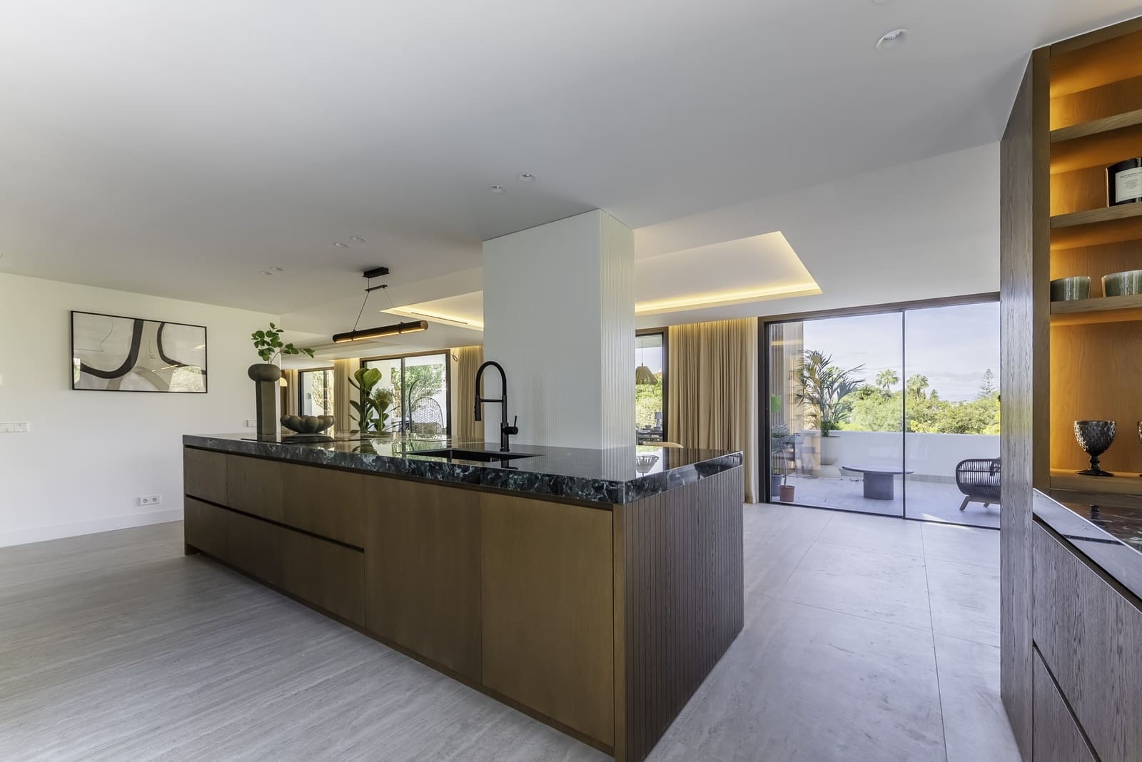 6 bedroom Villa for sale in Marbella with pool garage - € 3,975,000 (Ref: 9177732)