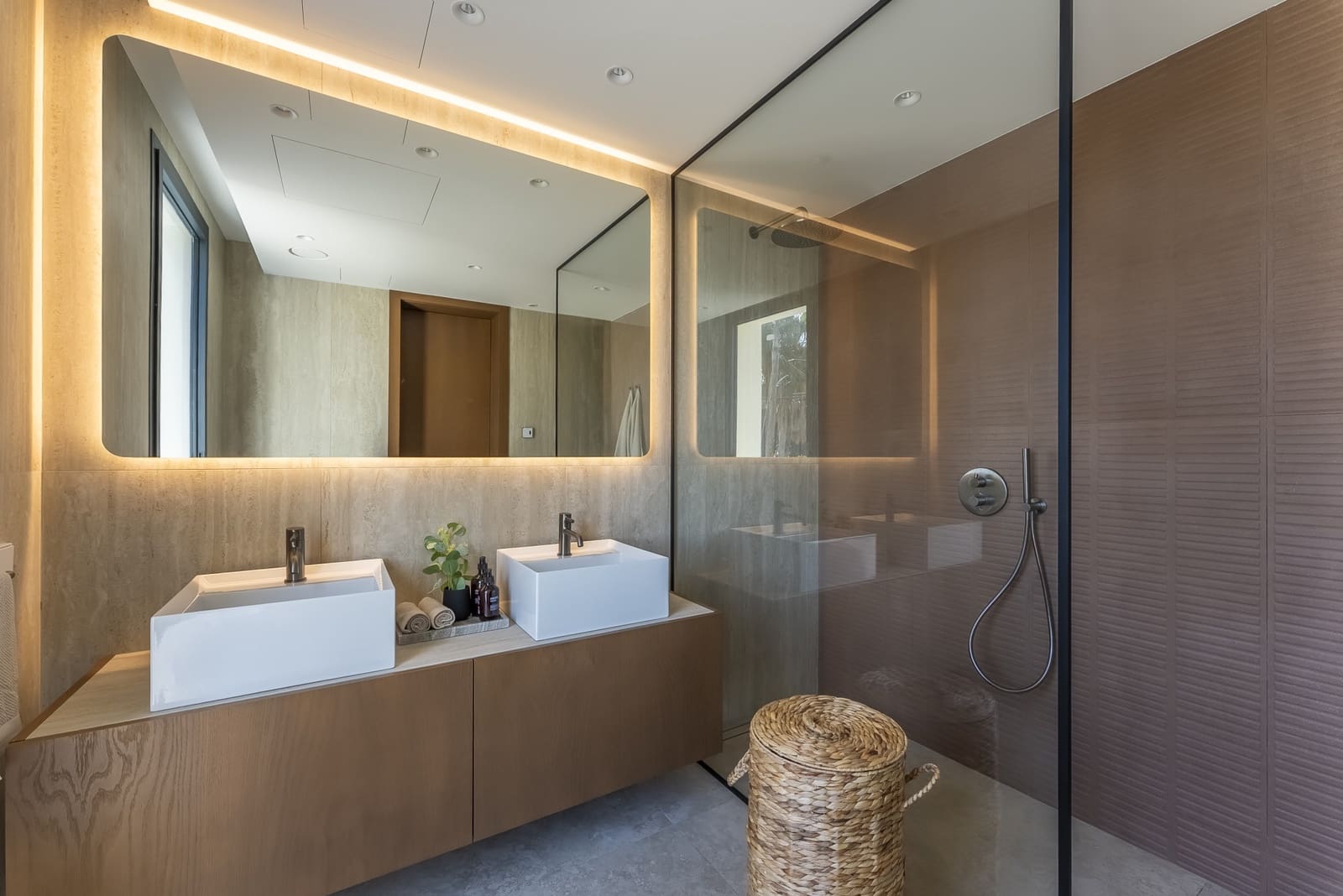 6 bedroom Villa for sale in Marbella with pool garage - € 3,975,000 (Ref: 9177732)