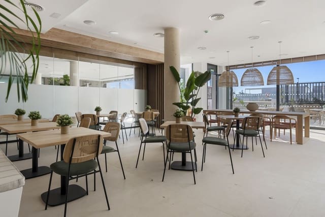 3 sypialnia Penthouse na sprzedaż w Marbella z basenem garażem - 1 890 000 € (Ref: 9177744)