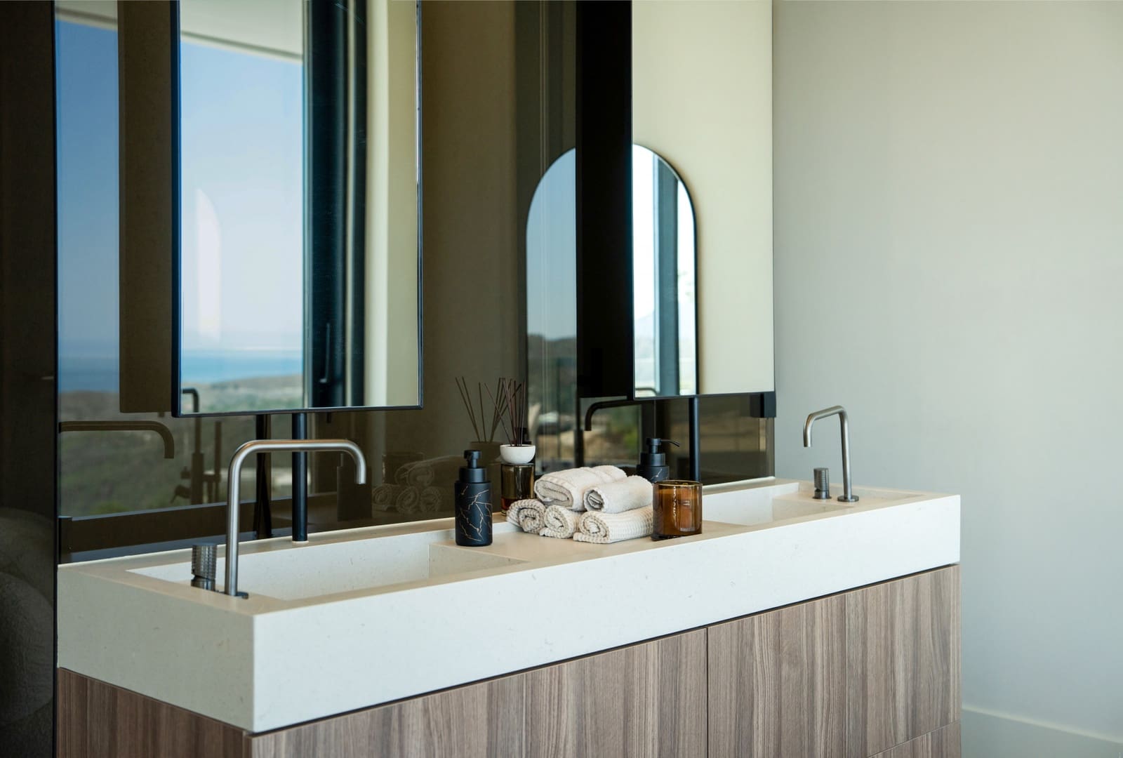 4 bedroom Villa for sale in Benahavis with pool garage - € 7,995,000 (Ref: 9181108)