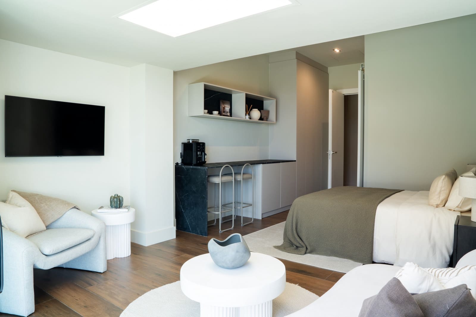 4 bedroom Villa for sale in Benahavis with pool garage - € 7,995,000 (Ref: 9181108)