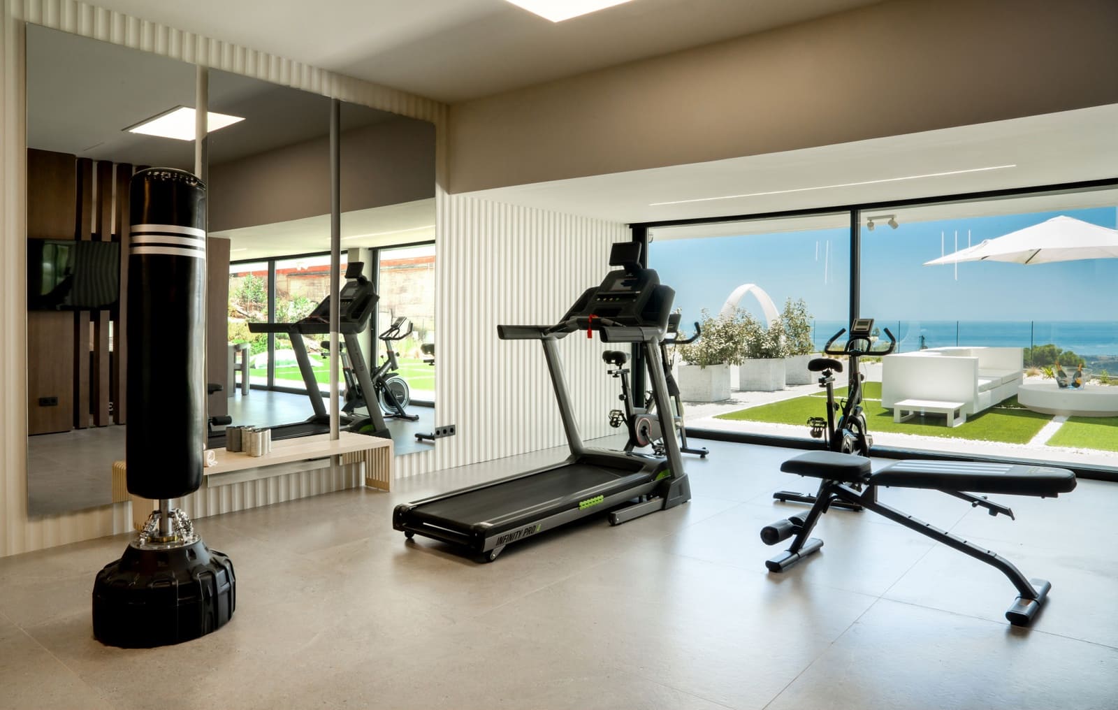 4 bedroom Villa for sale in Benahavis with pool garage - € 7,995,000 (Ref: 9181108)