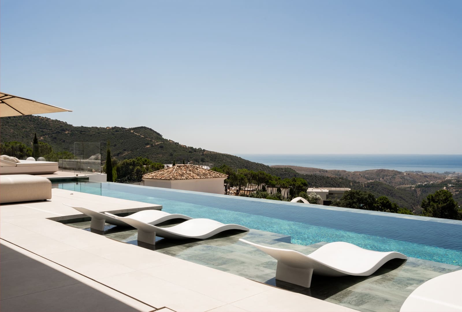 4 bedroom Villa for sale in Benahavis with pool garage - € 7,995,000 (Ref: 9181108)
