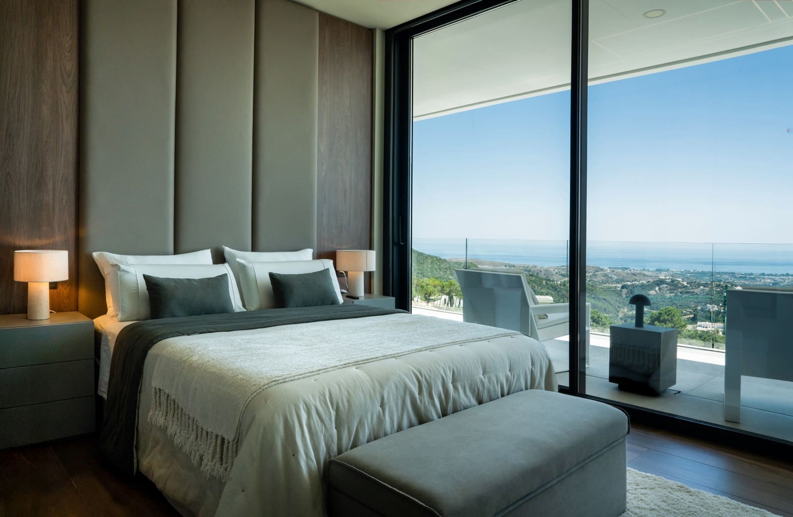 4 bedroom Villa for sale in Benahavis with pool garage - € 7,995,000 (Ref: 9181108)