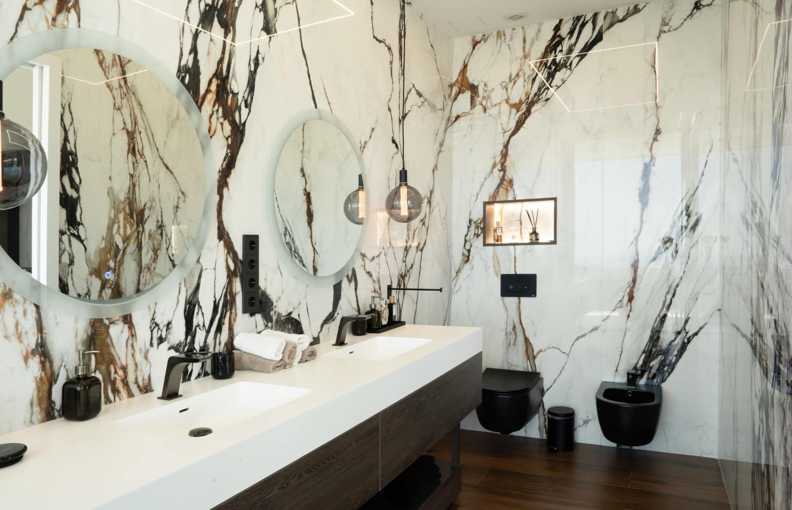 4 bedroom Villa for sale in Benahavis with pool garage - € 7,995,000 (Ref: 9181108)