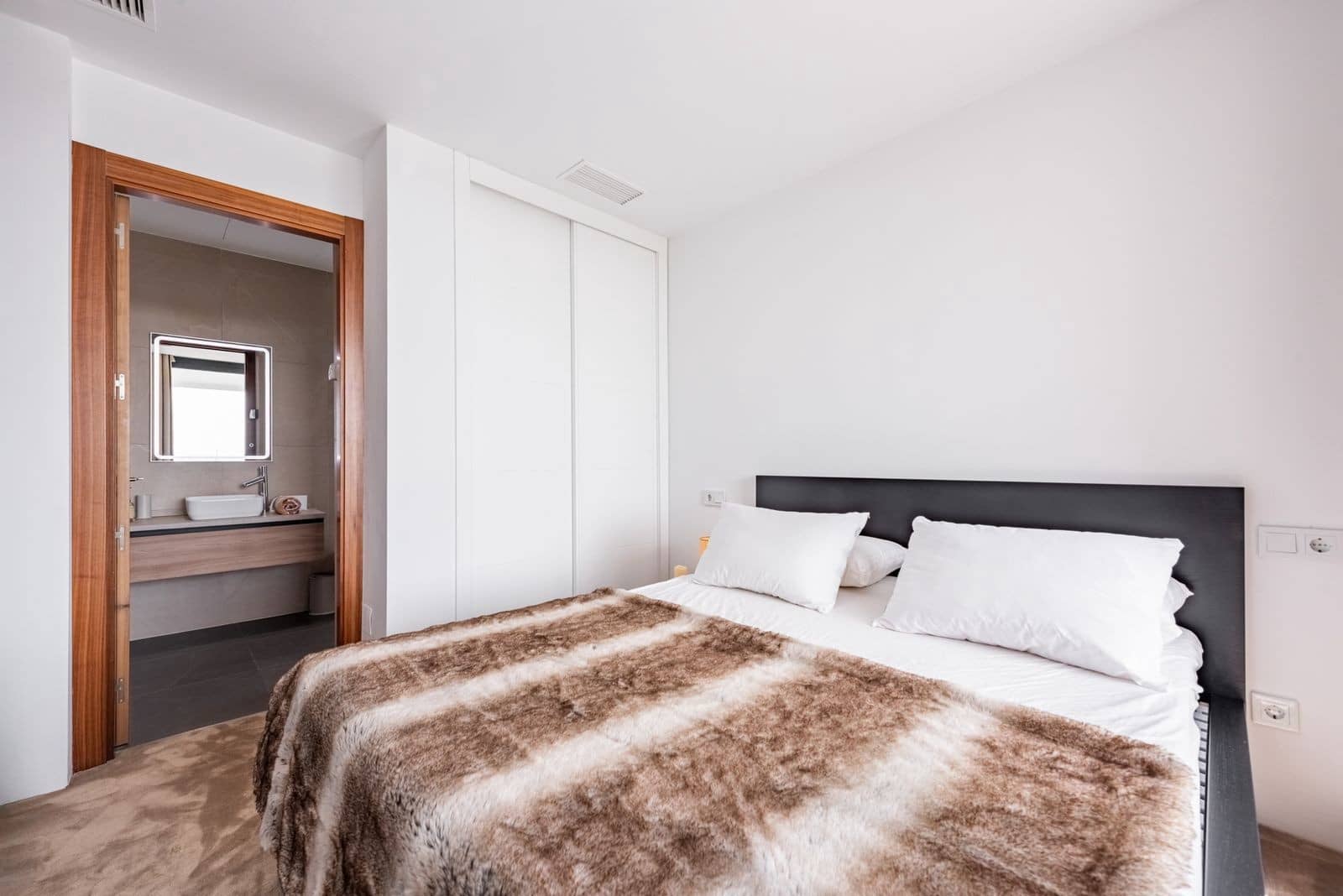 3 sovrum Villa till salu i Estepona med pool garage - 1 595 000 € (Ref: 9193879)