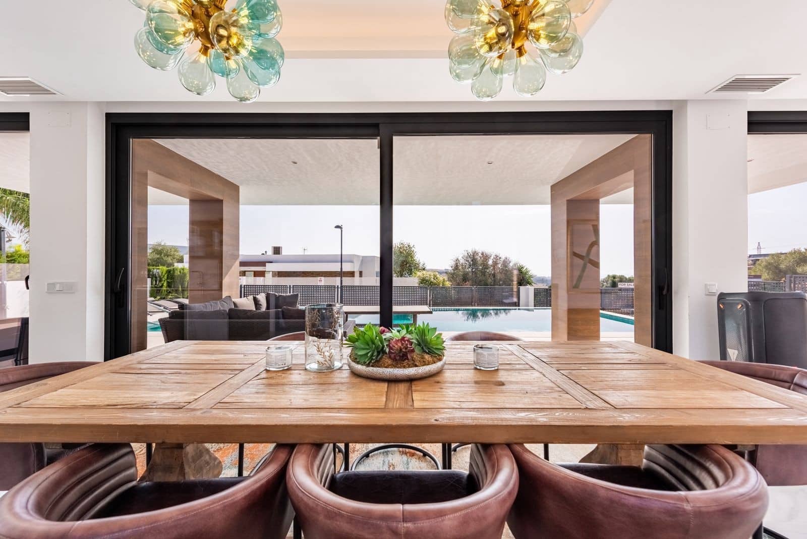 3 sovrum Villa till salu i Estepona med pool garage - 1 595 000 € (Ref: 9193879)