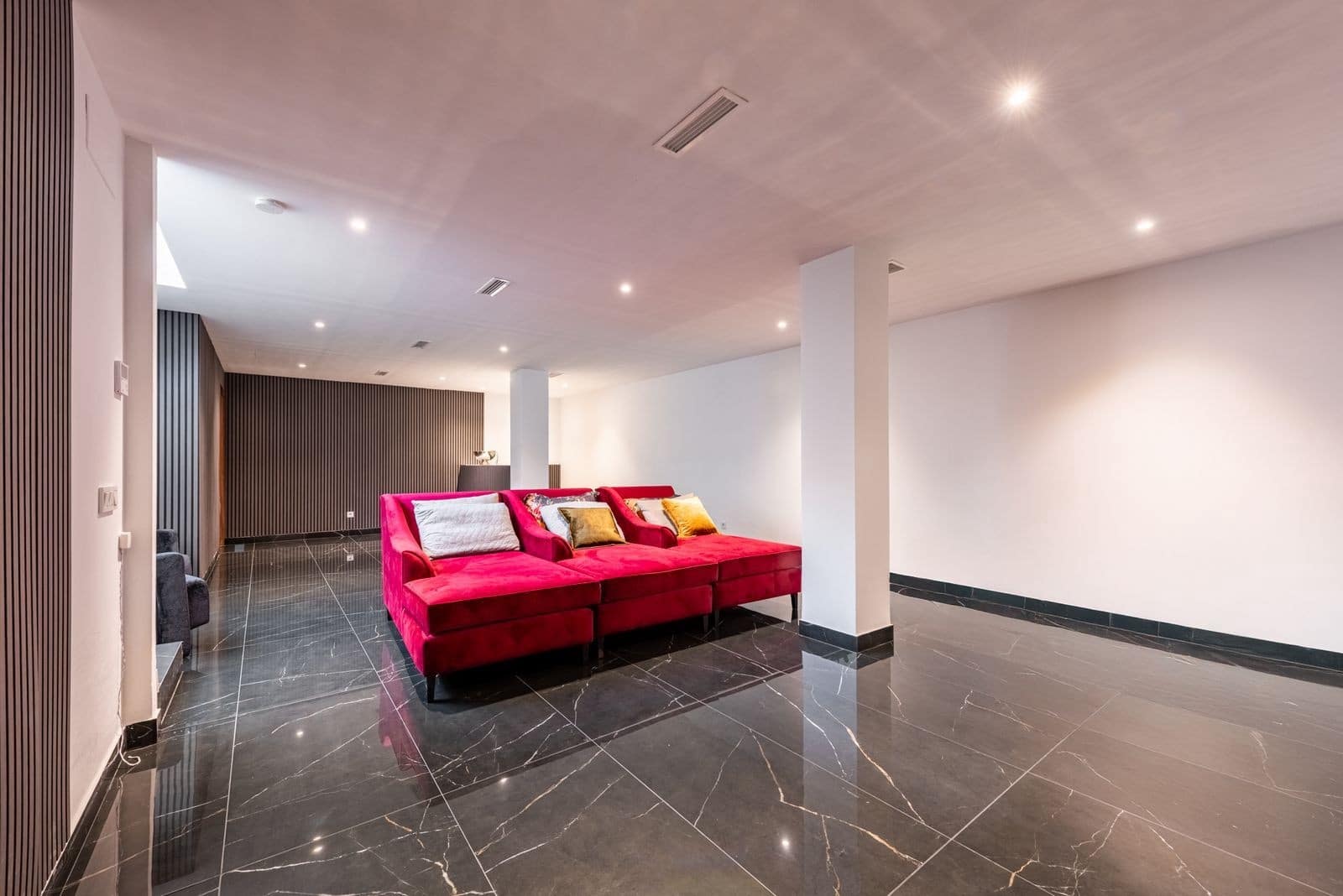 3 sovrum Villa till salu i Estepona med pool garage - 1 595 000 € (Ref: 9193879)